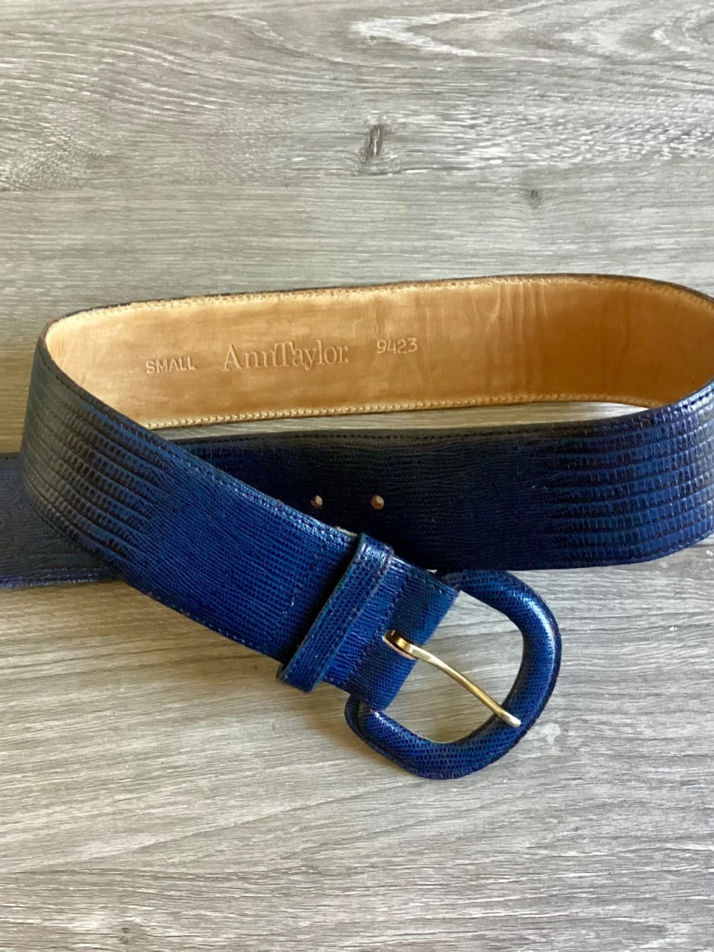Vtg Ann Taylor Navy blue lizard-embossed leather belt 2” Wide Size S Statement
